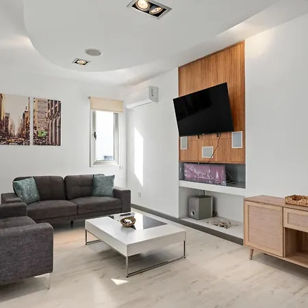 Parkside 2 Bedroom * 라르나카