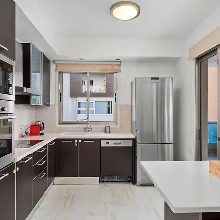 Parkside 2 Bedroom * 라르나카