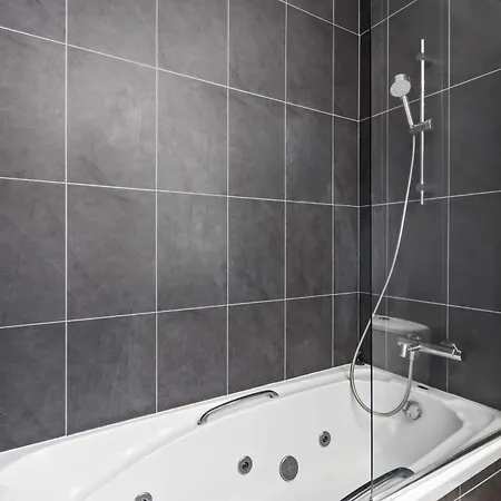 Parkside 2 Bedroom * 라르나카