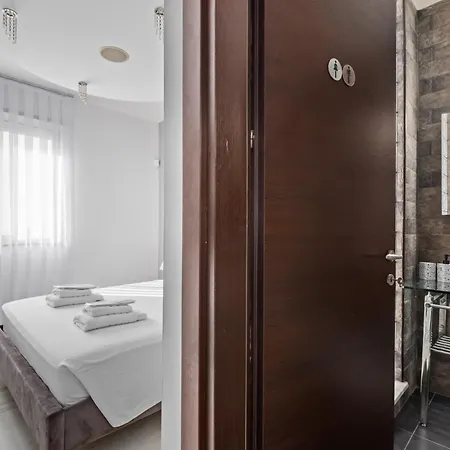 아파트 Parkside 2 Bedroom 라르나카