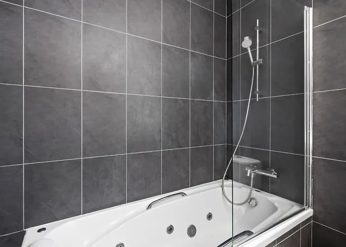 Parkside 2 Bedroom * Larnaca